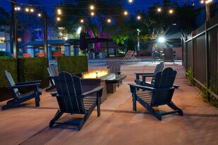 Overlook in Albuquerque, NM - Building Photo