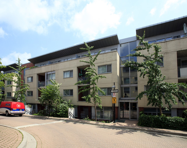 17 Renwick Cres in Toronto, ON - Building Photo - Building Photo