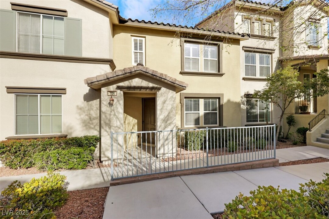 11476 Belmont Lake Dr in Las Vegas, NV - Building Photo