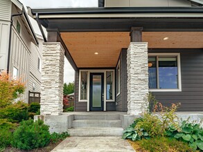 32847 SE Cottonwood St in Black Diamond, WA - Building Photo - Building Photo