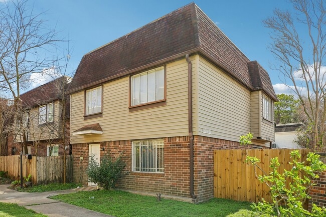 8379 La Roche Ln in Houston, TX - Building Photo - Building Photo