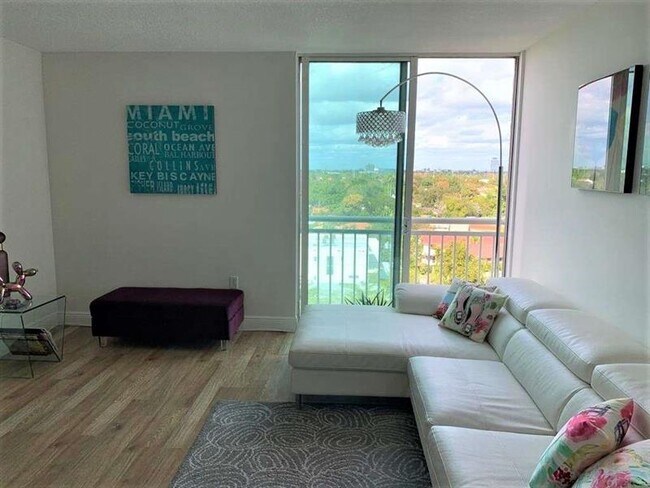 3000 Coral Wy in Coral Gables, FL - Building Photo - Building Photo