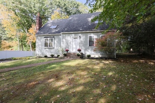 740 King St in Raynham, MA - Building Photo