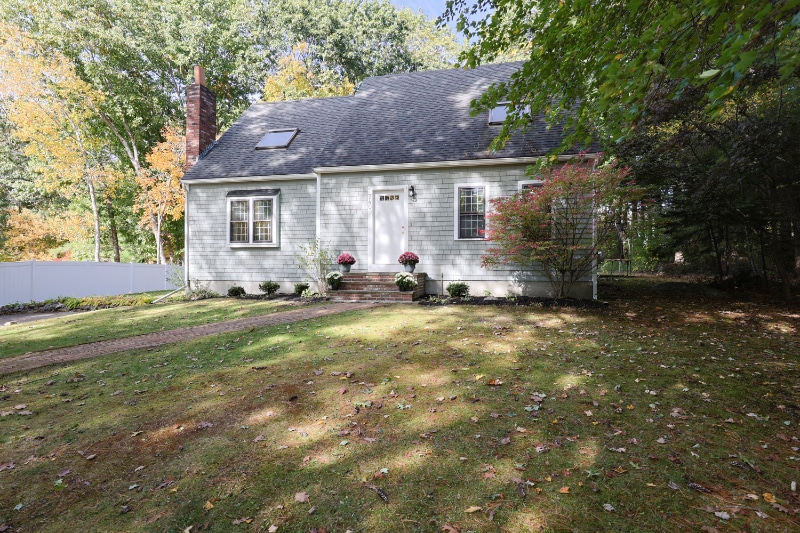 740 King St in Raynham, MA - Building Photo