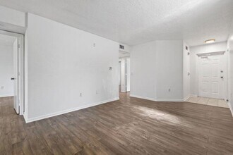 3780 N Jog Rd in West Palm Beach, FL - Building Photo - Building Photo