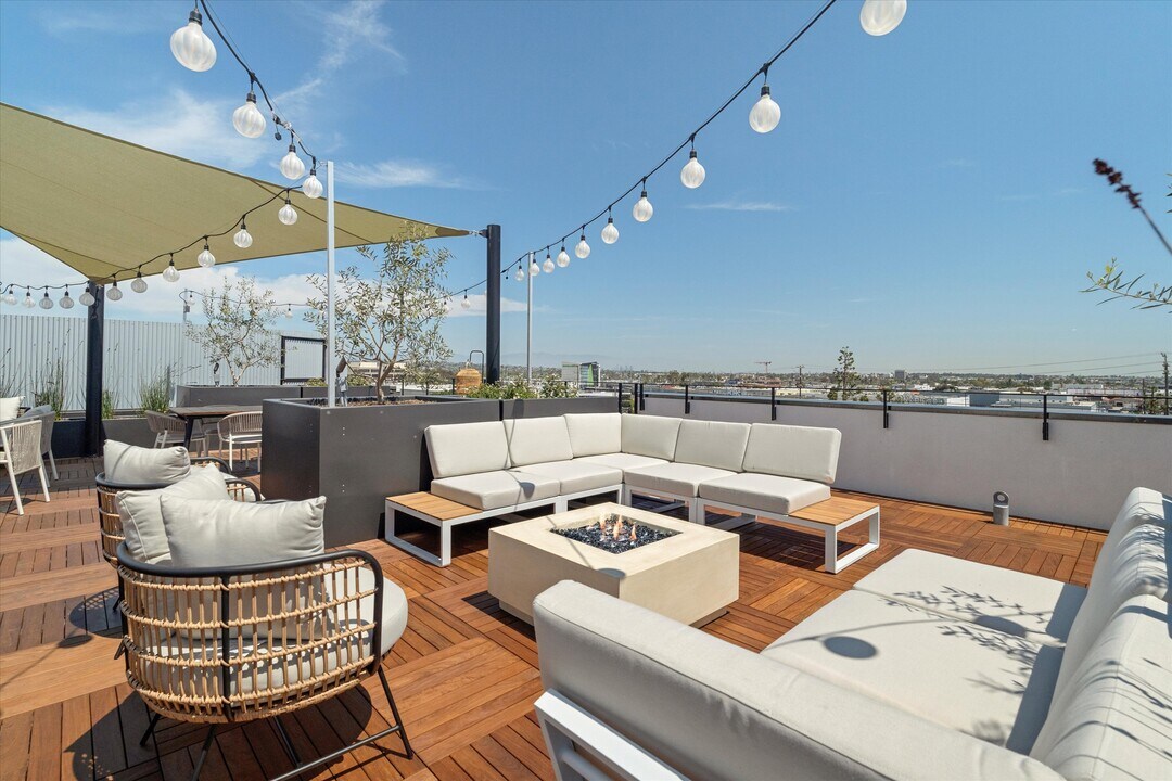 8835 Reading Ave, Unit 4 bed in Los Angeles, CA - Building Photo