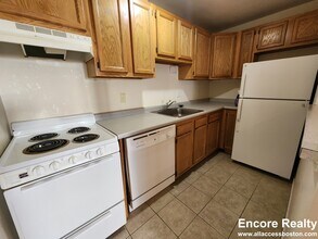 34 Gardner St, Unit 4 in Boston, MA - Building Photo - Building Photo