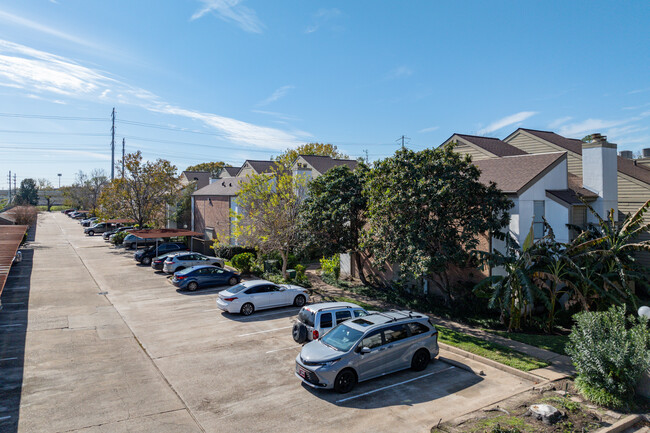 Idlewood Condo in Houston, TX - Building Photo - Building Photo