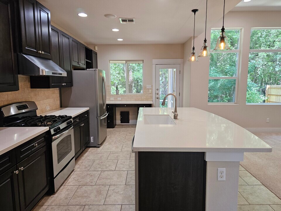 11809 Natures Bnd in Austin, TX - Building Photo