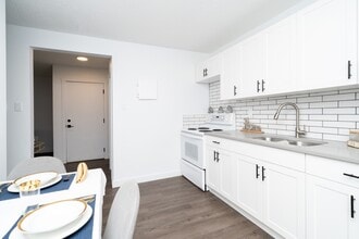 10021-10154 154 St in Edmonton, AB - Building Photo - Building Photo