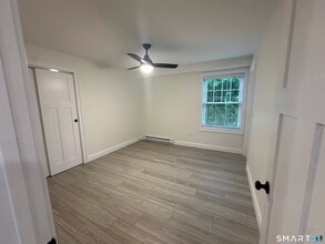 309 Flanders Rd in East Lyme, CT - Building Photo - Building Photo