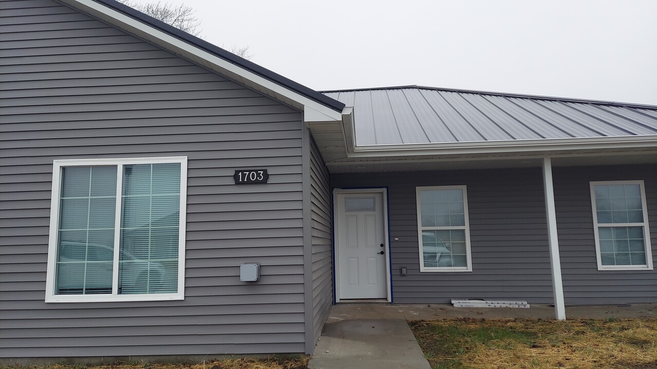 1703 Prey Ct in Moberly, MO - Building Photo