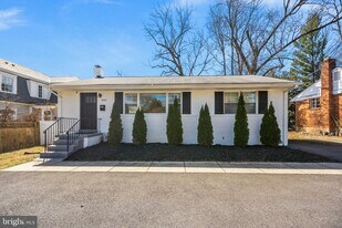 5020 River Rd in Bethesda, MD - Building Photo