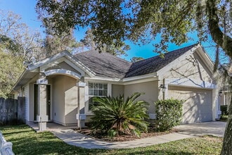 10975 Campus Heights Ln in Jacksonville, FL - Foto de edificio - Building Photo