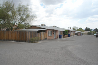 2301 N Forgeus Ave in Tucson, AZ - Building Photo - Building Photo