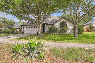 1804 Lancaster St in San Marcos, TX - Foto de edificio - Building Photo