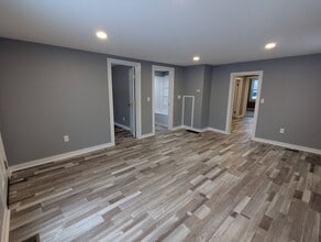 19 Main St in Ballston Lake, NY - Building Photo - Building Photo