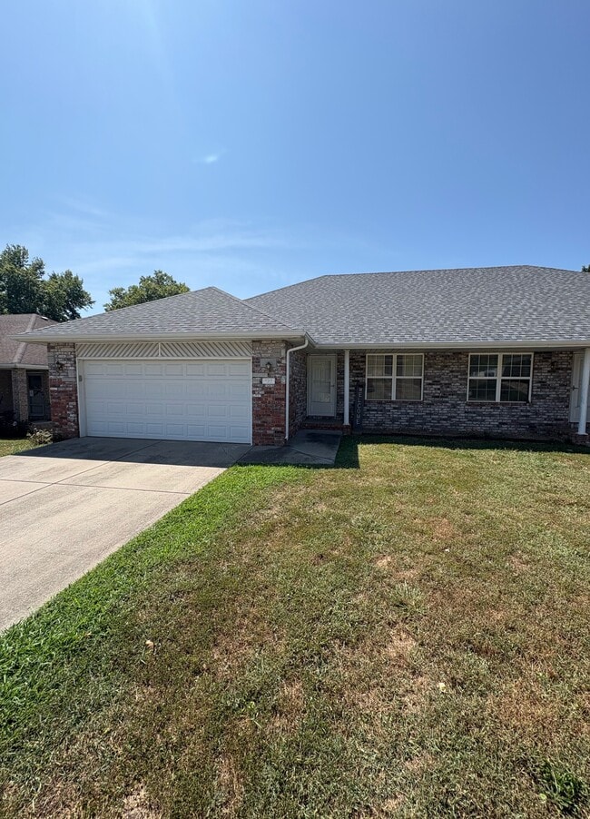 property at 725-727-727 Pinhook Dr
