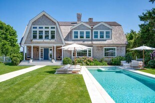 15 Montclair Ave in Shelter Island, NY - Building Photo