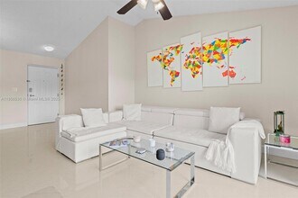 10111 W Sunrise Blvd in Plantation, FL - Building Photo - Building Photo