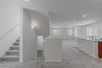 8918 Fox Season Ave in Las Vegas, NV - Building Photo - Building Photo