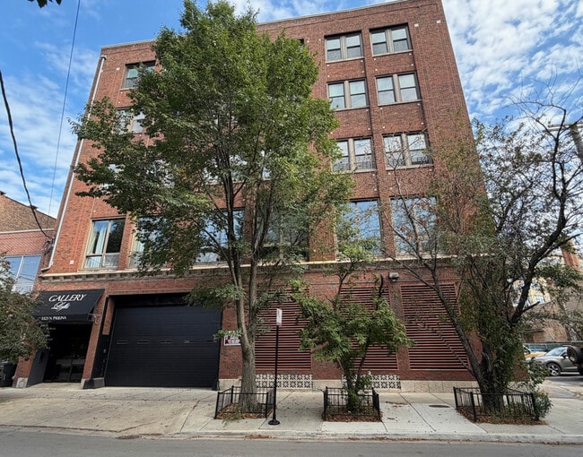 property at 3323 N Paulina St