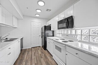 3065 N 67th Ave in Phoenix, AZ - Building Photo - Building Photo