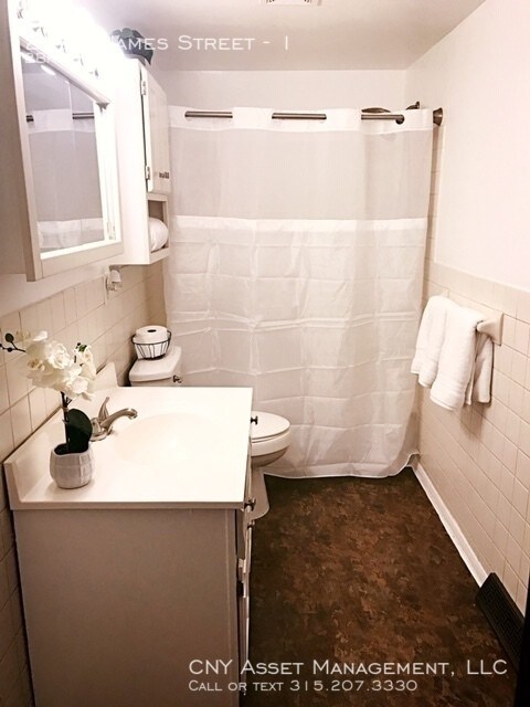 2129 James St-Unit -1 in Syracuse, NY - Building Photo - Building Photo