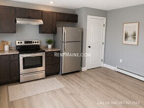 8 Twin Oak Dr in Glenburn, ME - Building Photo - Building Photo