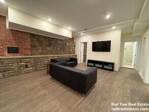 1616 Beacon St in Brookline, MA - Building Photo - Building Photo