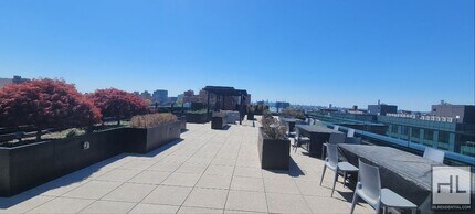 NORTHERN BOULEVARD in Queens, NY - Foto de edificio - Building Photo