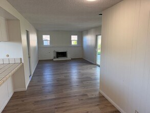 460 Alpine Ave in Ventura, CA - Building Photo - Building Photo