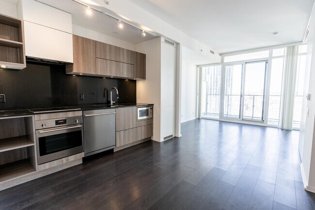 125-1125 Peter St in Toronto, ON - Building Photo - Building Photo