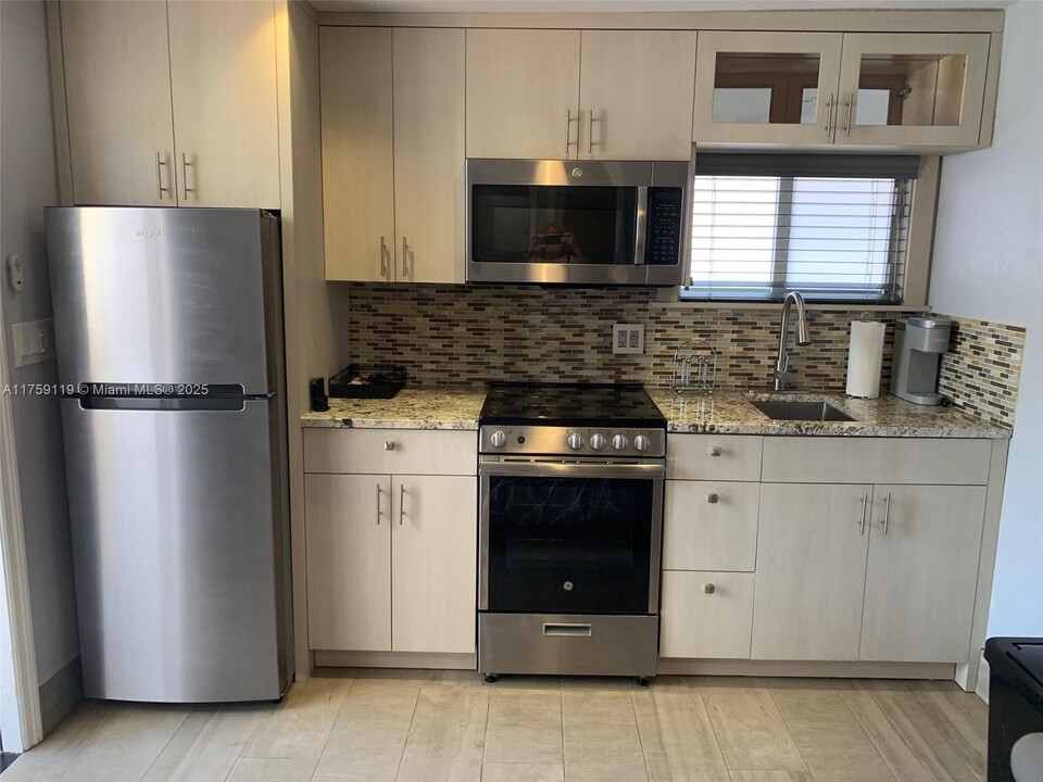 523 SW 101st Pl in Miami, FL - Building Photo