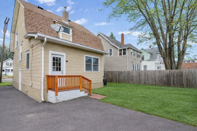 1498 Selby Ave in St. Paul, MN - Building Photo - Building Photo