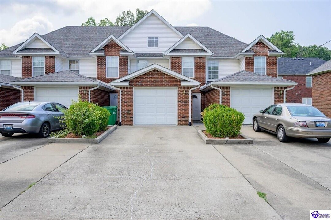 113 Poplar Cir in Radcliff, KY - Building Photo