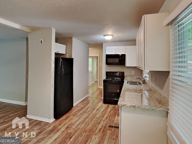 502 Fairlane Cir NW in Atlanta, GA - Building Photo - Building Photo
