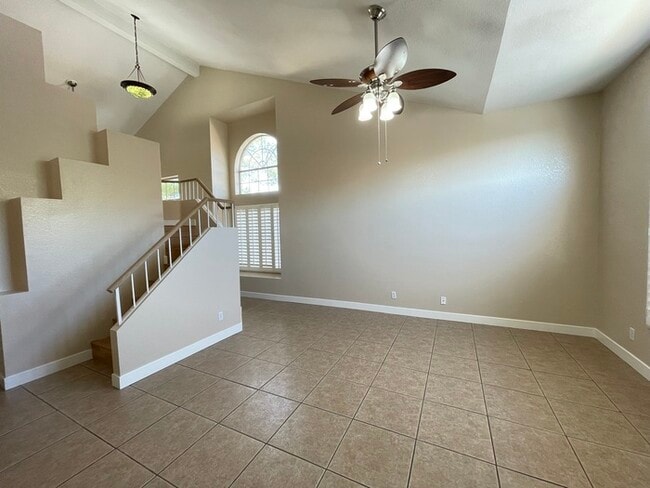 9437 Sierra Summit Ave in Las Vegas, NV - Foto de edificio - Building Photo