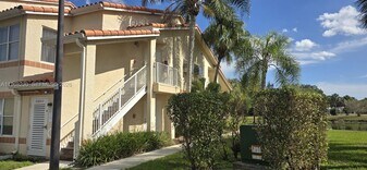 3300 Pinewalk Dr N in Margate, FL - Building Photo