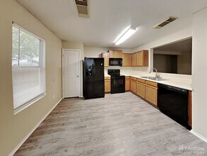 3014 Edison Crest in San Antonio, TX - Building Photo - Building Photo