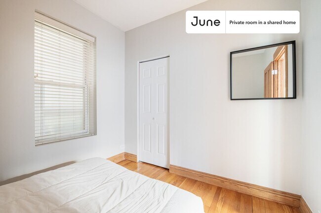 Private bedroom in 4 bed/2 bath Home in Chicago, IL - Building Photo - Building Photo
