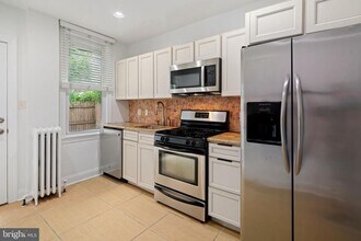 3881 Manor St in Philadelphia, PA - Building Photo - Building Photo