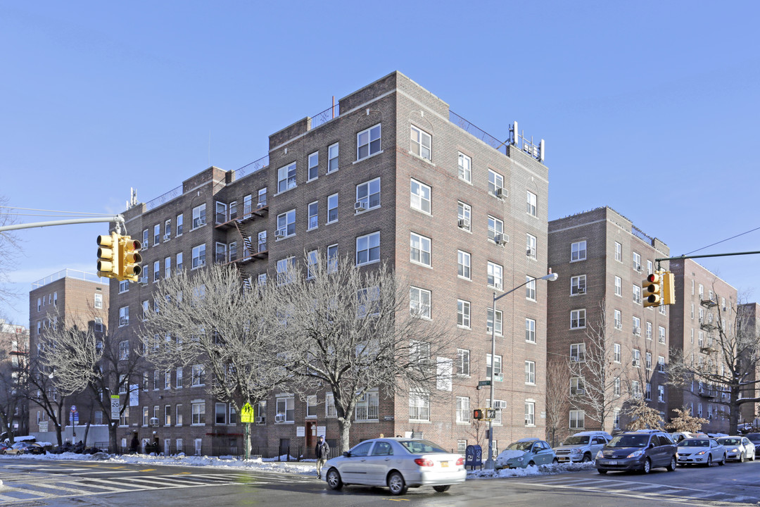 14307 Sanford Ave in Flushing, NY - Building Photo