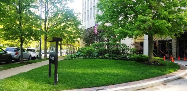 property at 2626 N Lakeview Ave