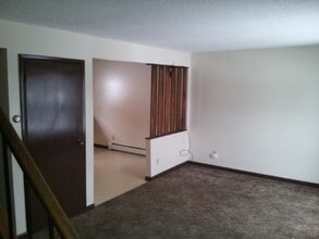296 Duer St, Unit A in Oswego, NY - Foto de edificio - Building Photo