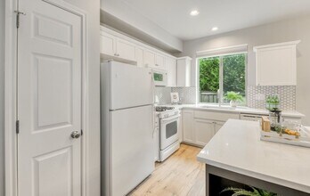 16195 SW Holland Ln in Sherwood, OR - Building Photo - Building Photo