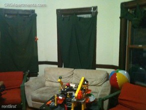 318 Beacon St-Unit -Apt 2 in Somerville, MA - Building Photo - Building Photo