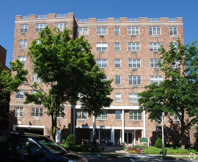 2 Old Mamaroneck Rd in White Plains, NY - Building Photo - Building Photo