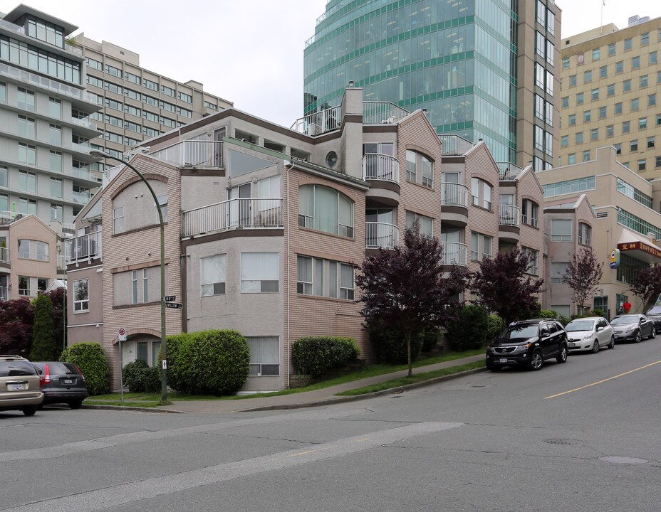 La Fortuna in Vancouver, BC - Building Photo