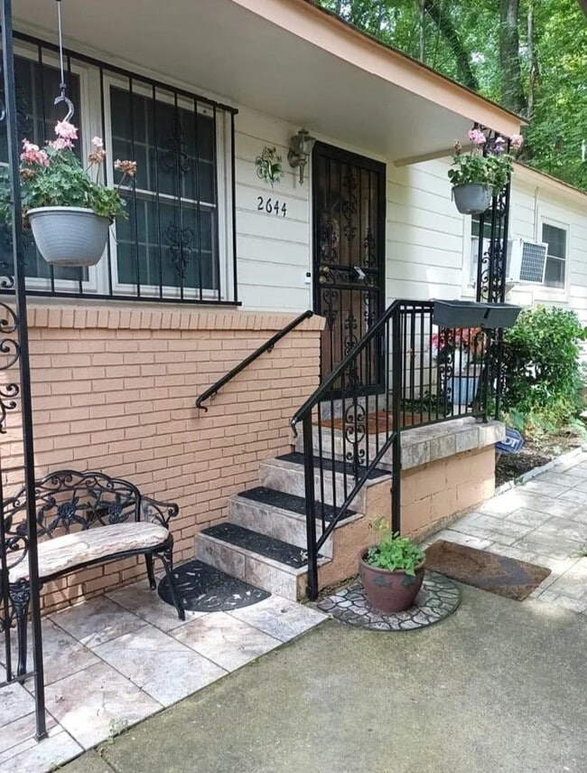 property at 2644 Mirror Ave